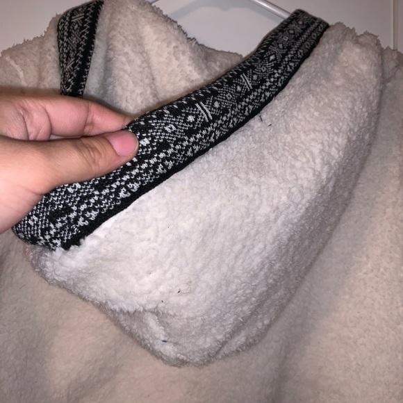 M AE Fleece Tribal Pattern Hooded Jacket - Picture 11 of 15